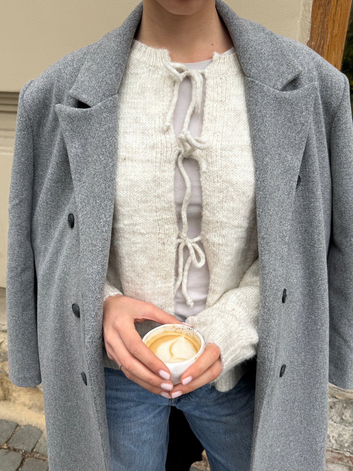 Gunilla™ | Gebreid vest met strikdetails – Beige